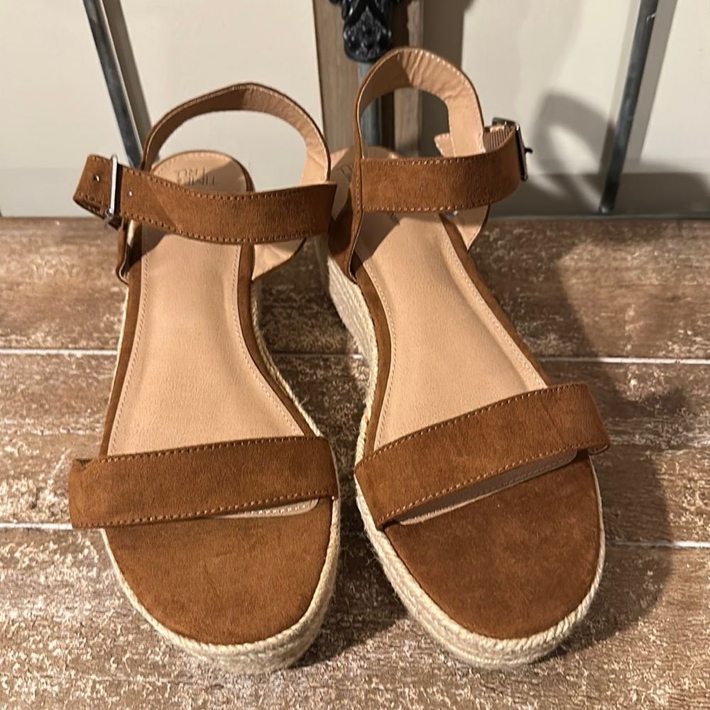 Sandals brown target 🎯 brand women’s size 10